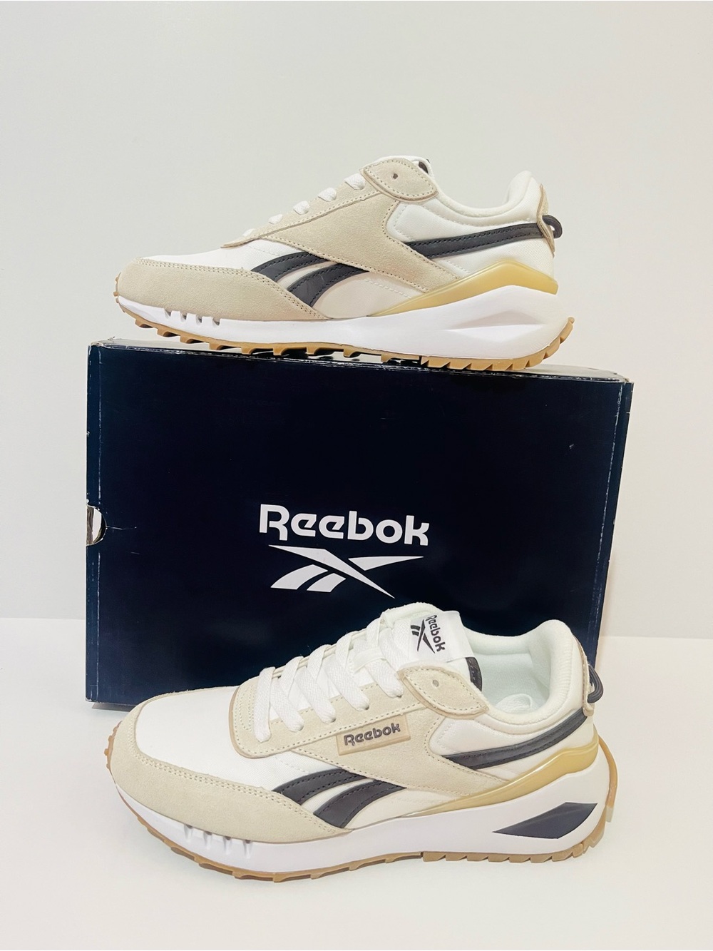 Step out in style and comfort with these Reebok Forte Racer Women’s Sneakers